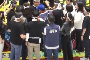 掌控大局！泰厄斯-琼斯15中9拿到24分 三分7中5